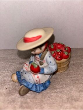 Vintage Holly Hobby Hand-Painted Girl with Apple Figurine - ceramic 1980s
